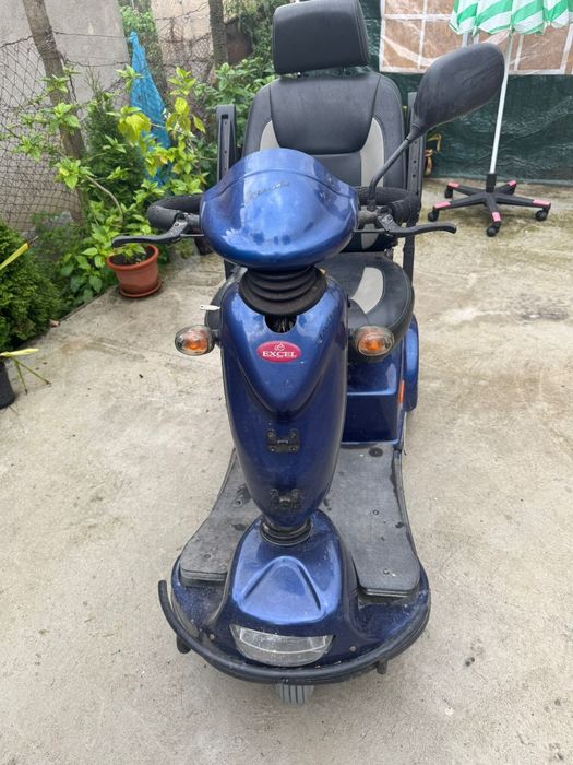 Scuter pentru persoane cu dizabilități si pat electric,se vând împreuna,suma 3000 de lei