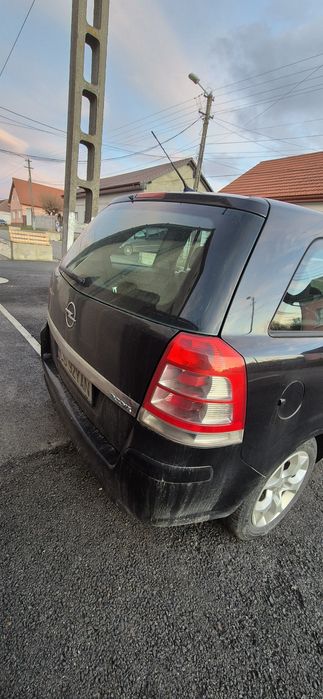 Vând opel zafira