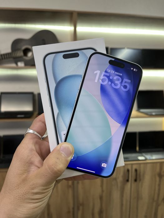 Телефон iPhone 15