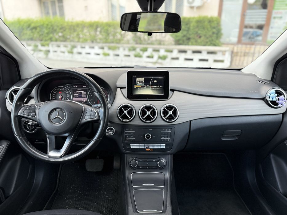 Mercedes Benz B180, automat, benzina, padele volan, impecabil, senzori