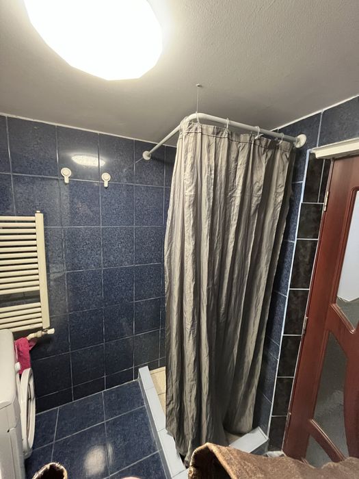 Inchiriez casa la curte Popa Nan