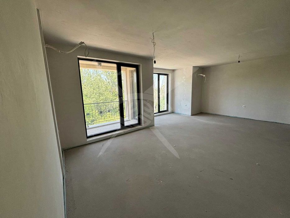 Продава се Тристаен апартамент в Пловдив, Христо Смирненски - 159 кв.м за 1755 €/кв.м - Снимка #2