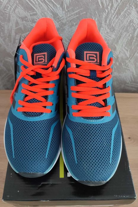 Продавям маратонки Булдозер.