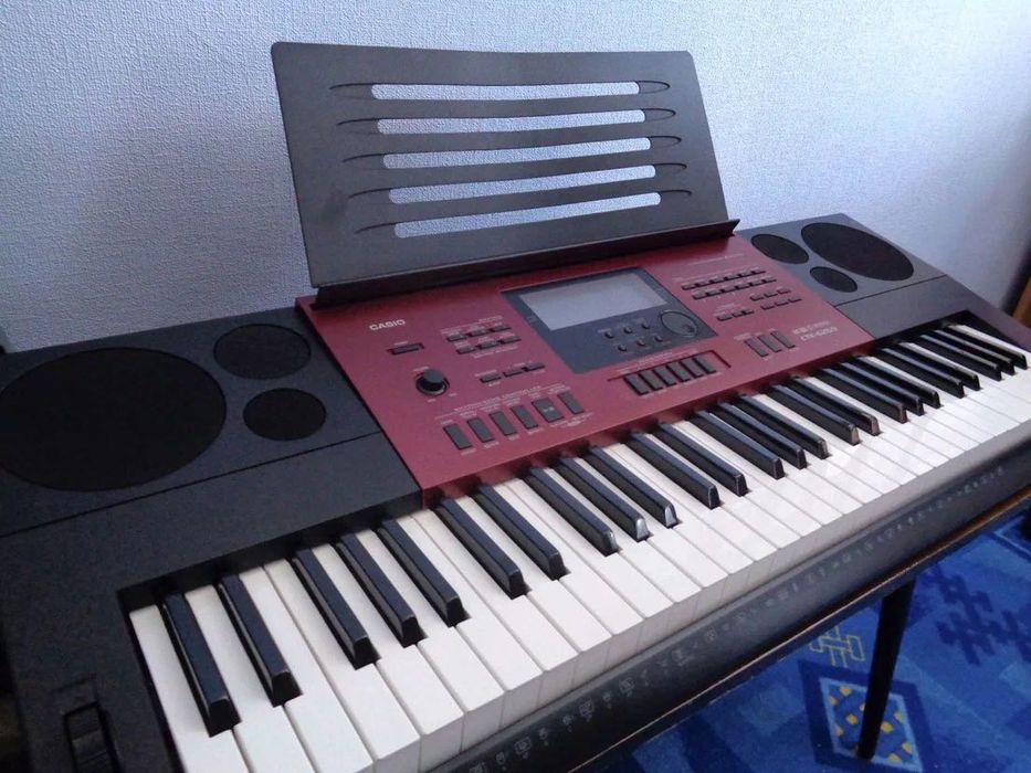 Срочно продается синтезатор