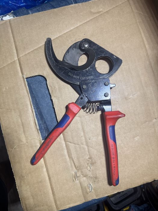 Knipex mare 95 31 280 siguranta blocare lipsa