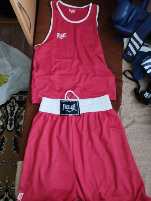 Боксерские пренодлежности.