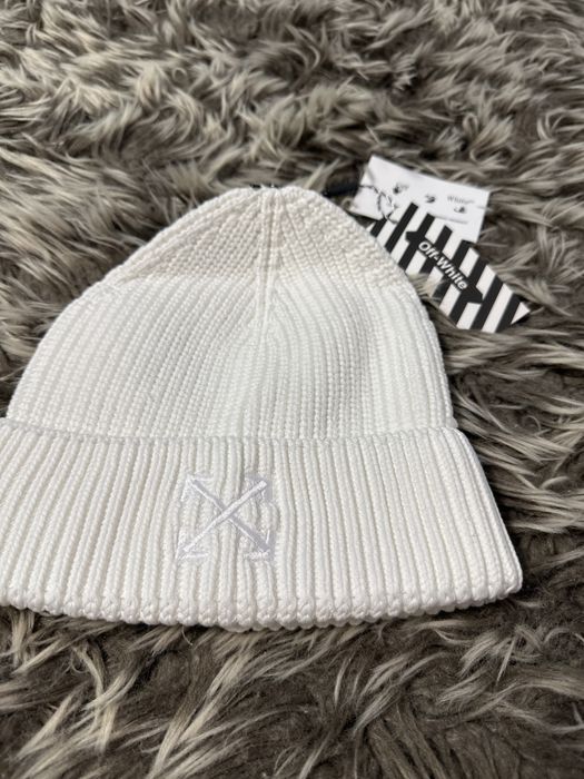 Caciula Off White noua Premium