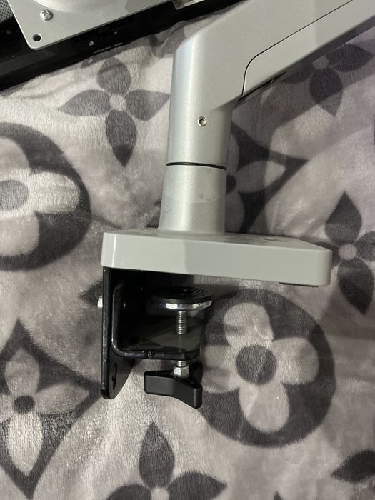 Продам кронштейн DEXP