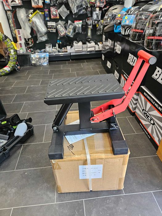 Стойки  за  мотор