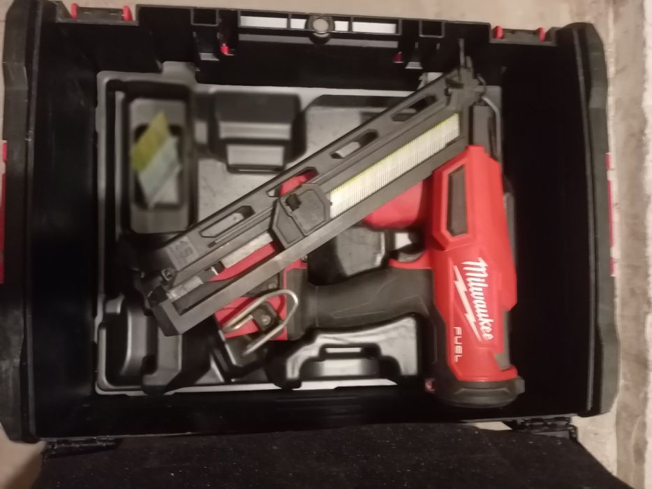 Такер акумулаторен MILWAUKEE M18 FN15GA-0X