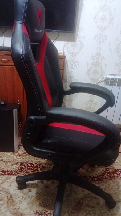 Компьютерное кресло игровое