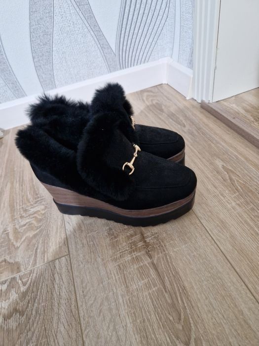 Продам женскую обувь