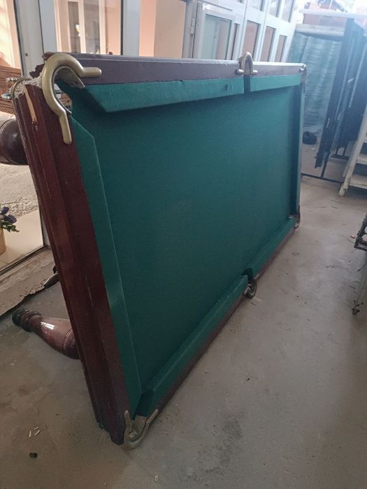 Продается отличном состоянии бильярдный стол.