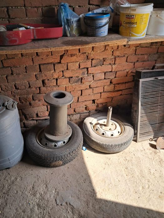 Vând motosapă cu remorca