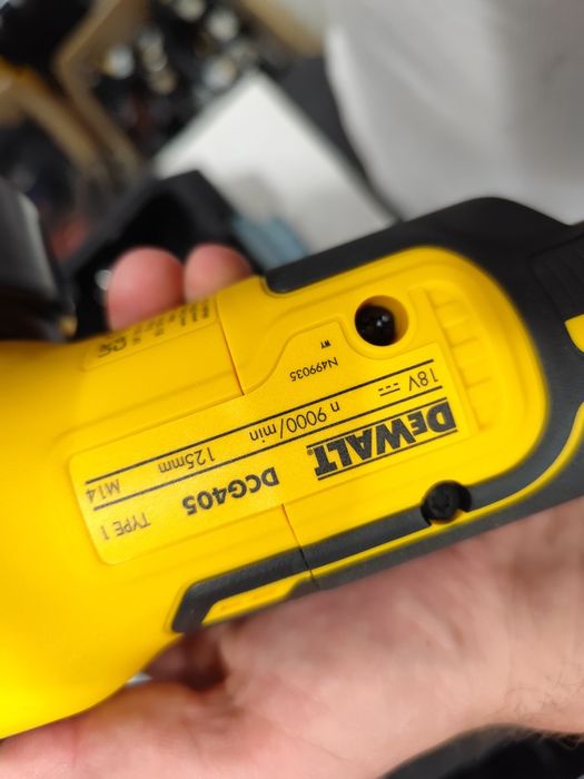 Акумулаторен безчетков ъглошлайф Девалт 18 волта DeWALT DCG405