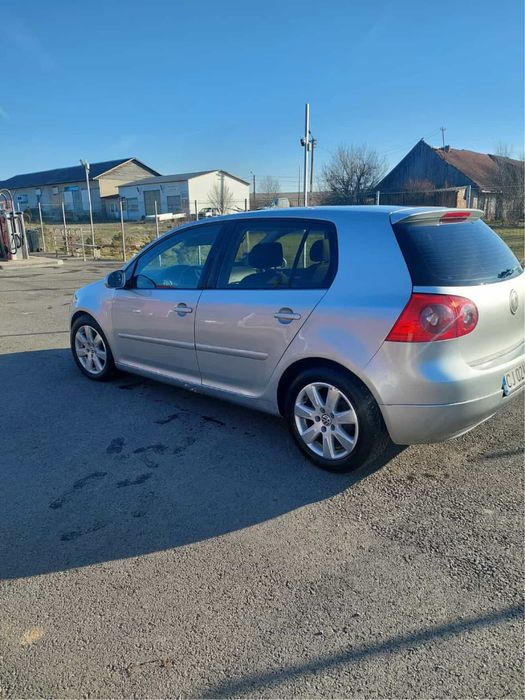 Golf 5 2.0 tdi.