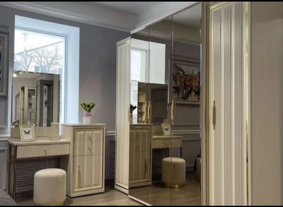 Продаю спальный гарнитур