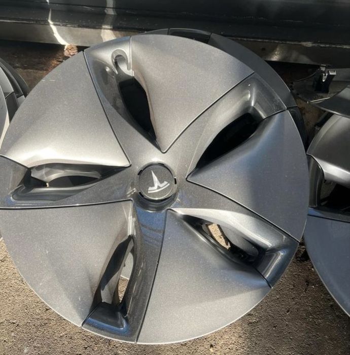 Tesla model y тасове 18 цола