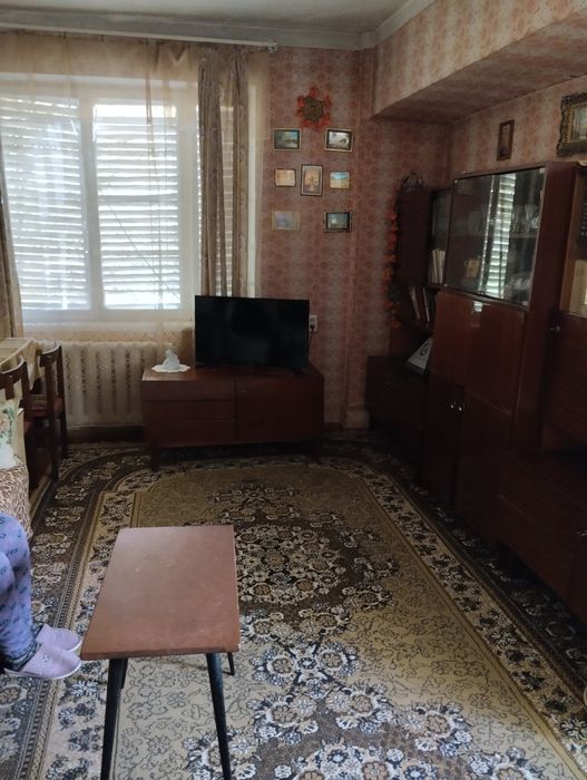 Продам квартиру Юнусабад 3 2/2/4 кирпичный дом