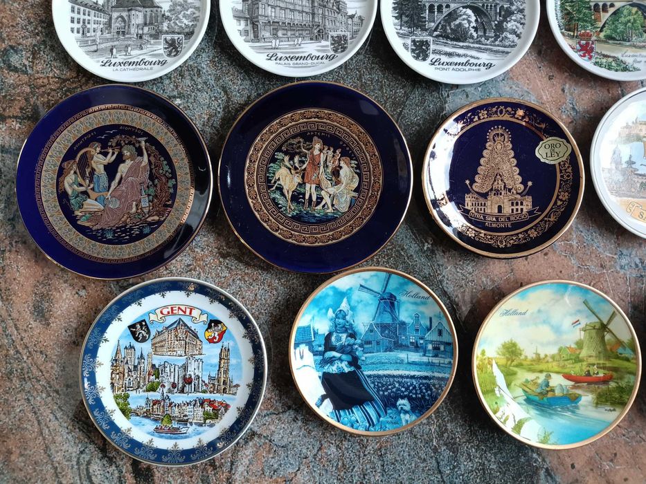 Колекция  порцеланови чинии отзабележителности .