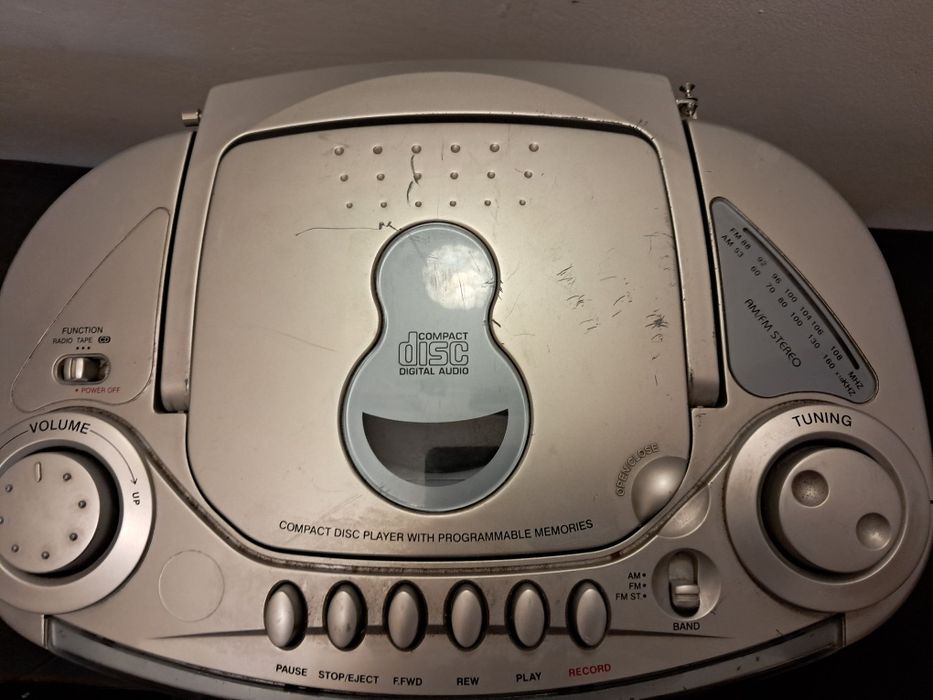 Radio casetofon si cd