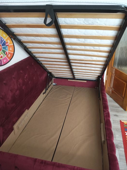 Pat tapițat de colt pentru copii