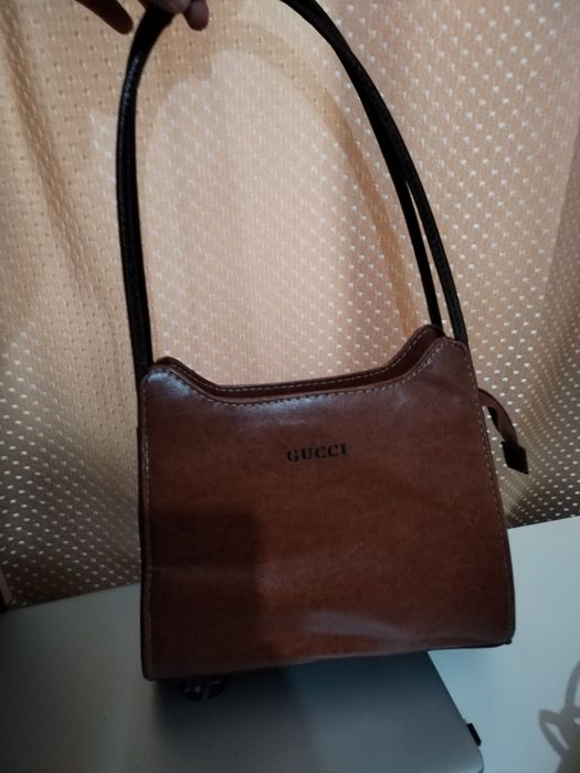 Кожени сандали Primarс с кроко ефект, чанта Gucci