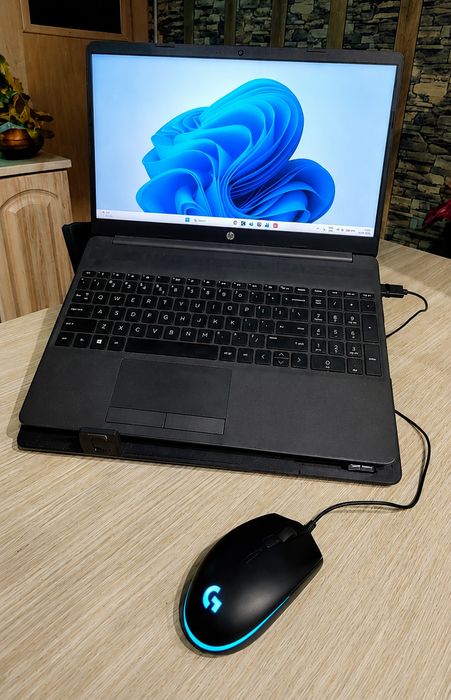 Лаптоп hp 255 g8