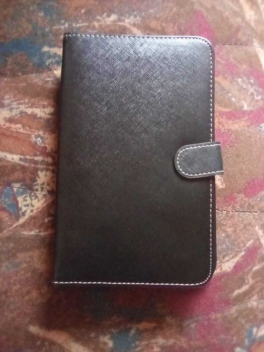 Tabletă Vonino, cu tastatură, husă, căști și încărcător incluse
