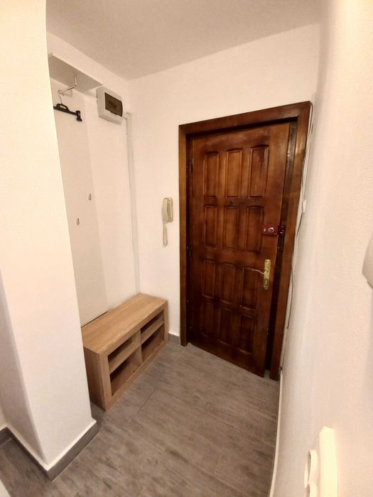 Dau în chirie garsonieră confort I, zona Cocoșul de Aur