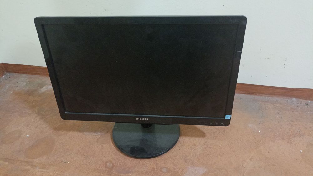Монитор Philips 2014 года