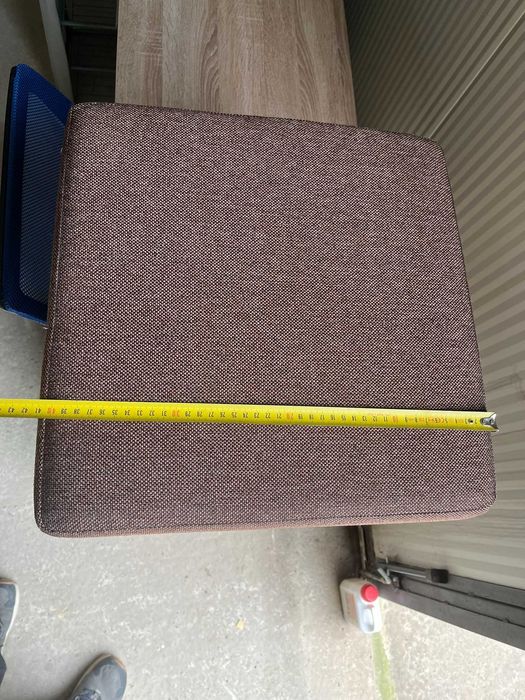 Taburet tapitat cu loc de depozitare