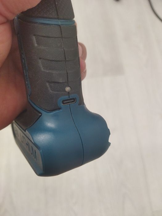 Шуруповерт маленький