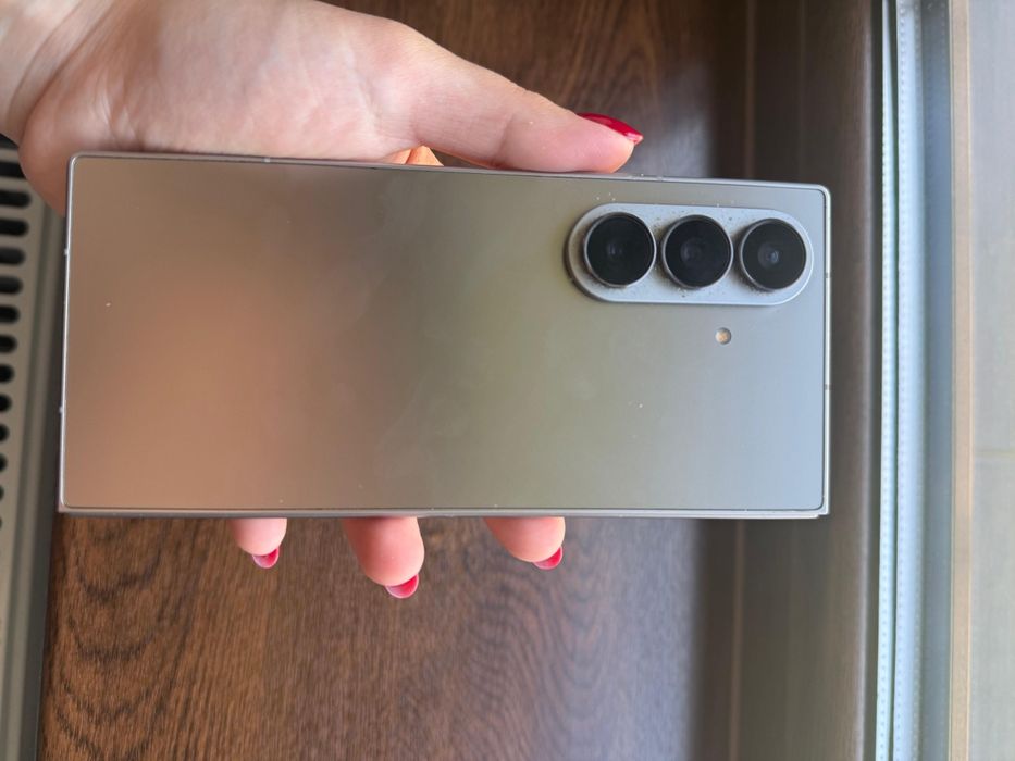 Vând Samsung z fold 7 pliabil!