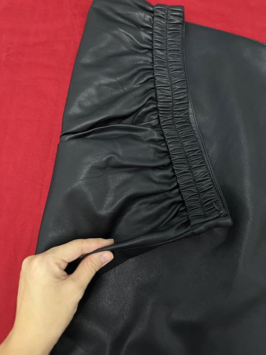 Продам новую юбку кожзам.