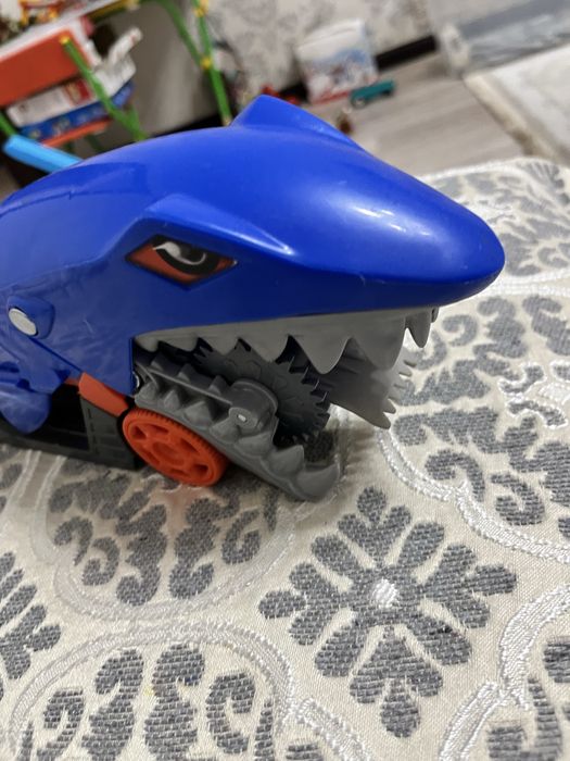 Продам машину HOT WHEELS