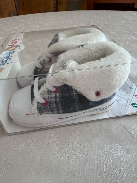 НОВИ Детски обувки кецове боти ботушки номер 19