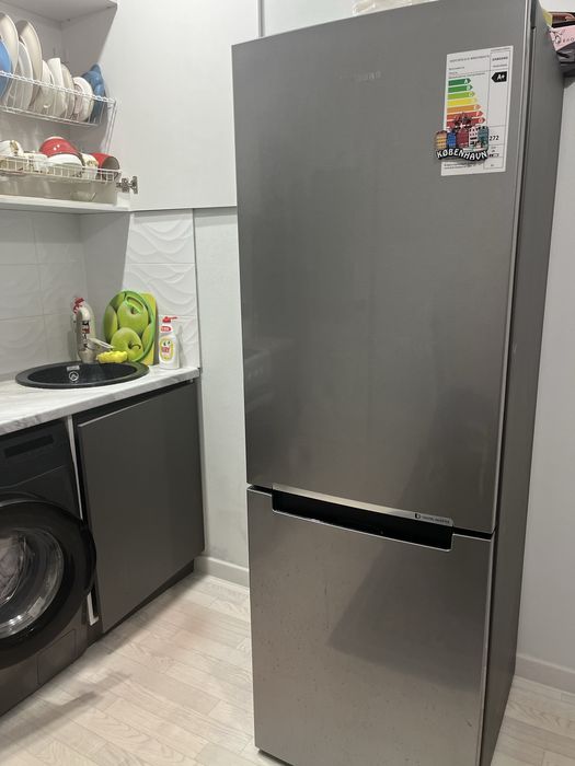 Холодильник Samsung
