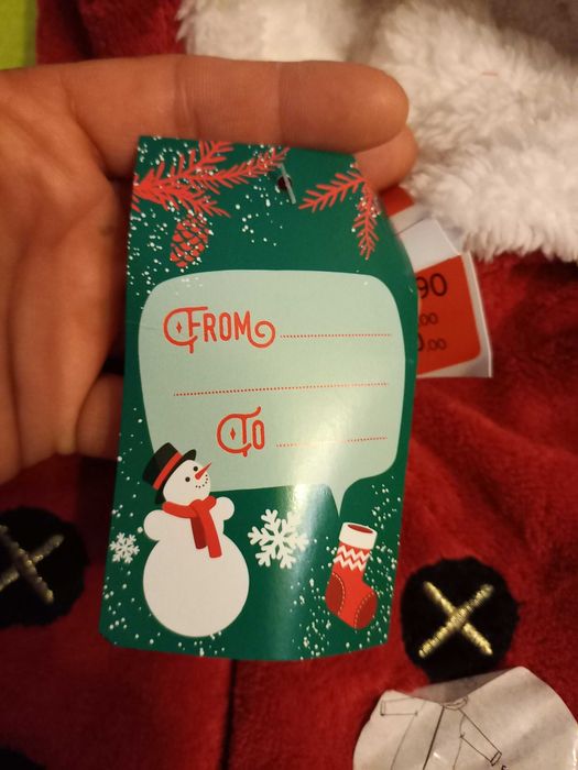 Продавам детски костюм.