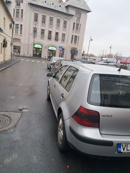 Vând golf 4,masina este în perfecta stare de funcționare. Ca motor 1,4