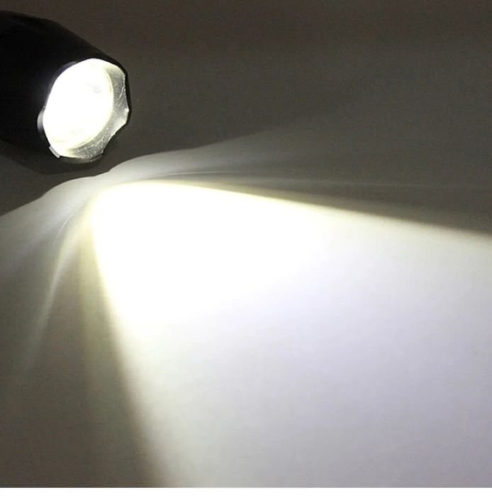 Lanterna cu acumulator 18650 3,7 V sau baterii /acumulatori 3x1,5V AAA