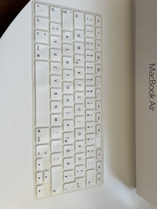 Macbook Air 13,3” Model A1466, 128Gb 133 cicluri incarcare. Ca nou!