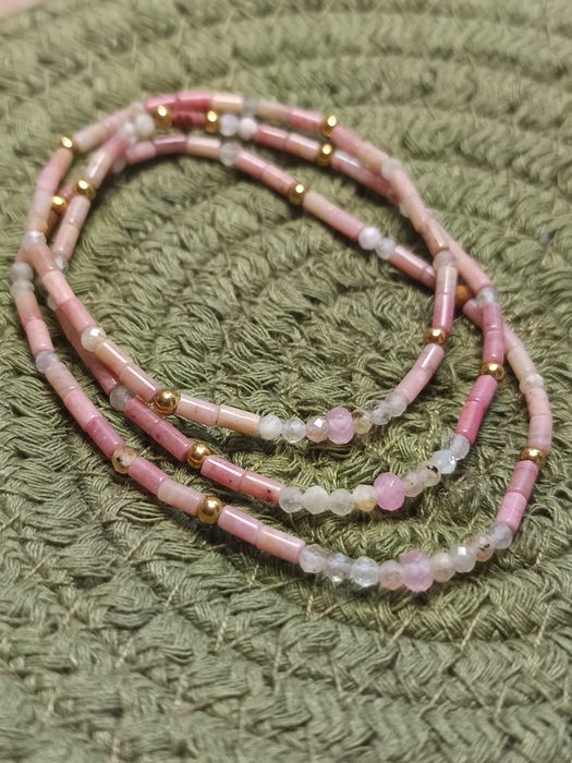 Гривни от естествени камъни