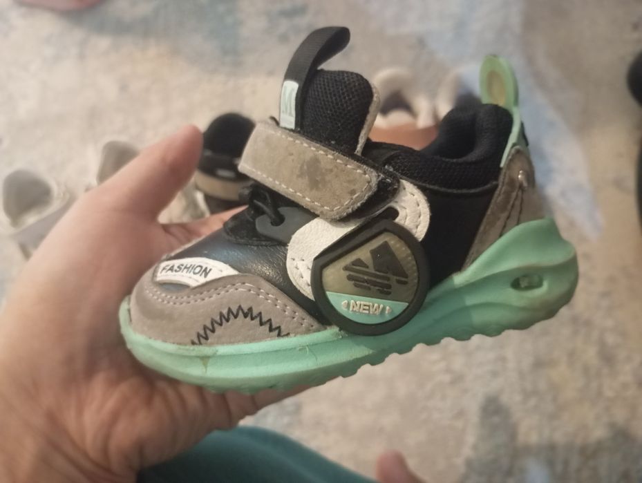 Отдам даром детскую обувъ