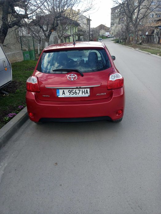 Продавам Тойота Аурис 1.33 бензин