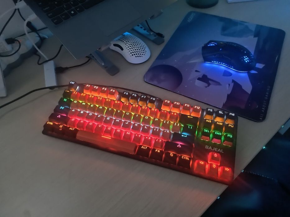 tastatură mecanică de gaming BAJEAL ( noua )