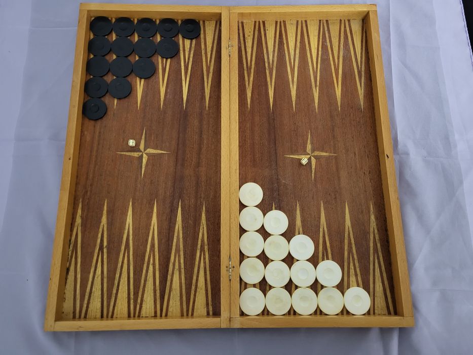 #10 Стар сгъваем дървен шах с табла