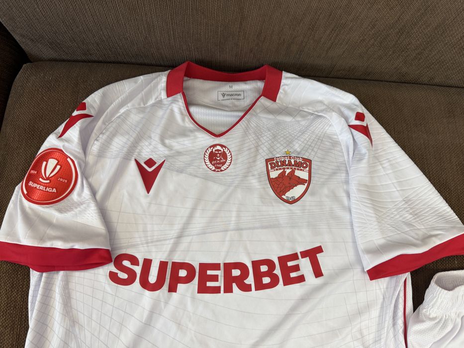Echipament oficial de meci Macron FC Dinamo Bucuresti 24/25 marimea M/L