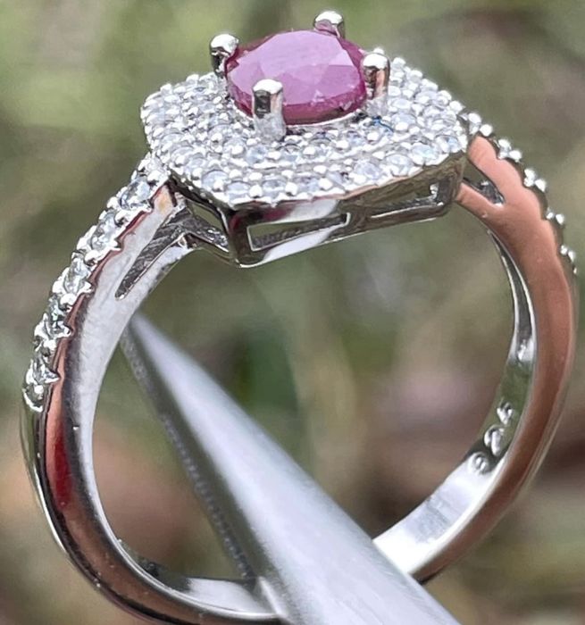 Сребърен пръстен с естествен рубин