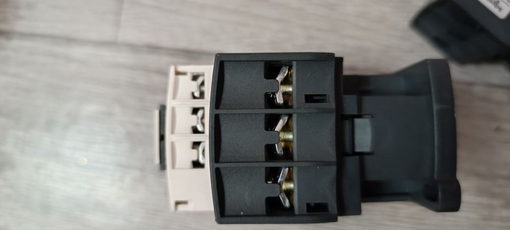 Контактор Schneider Electric LC1D25